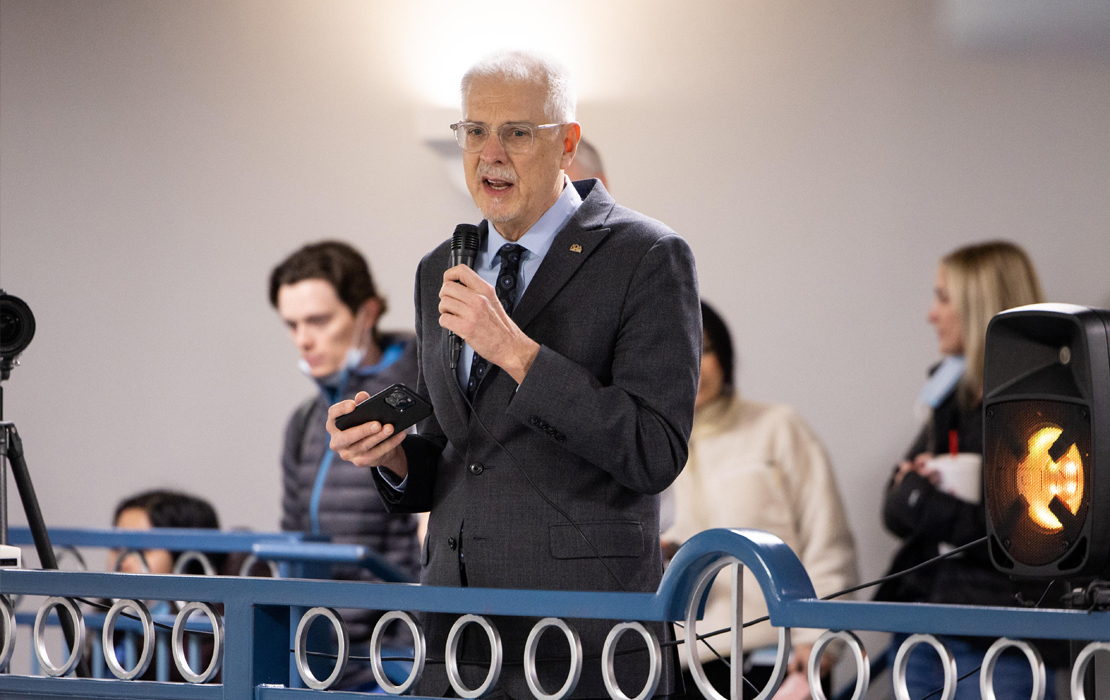 Leadership: ADA President George R. Shepley, D.D.S., addresses the volunteers.